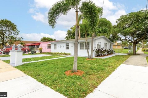 House in Delray Beach, Florida 3 bedrooms, 116.13 sq.m. № 2251509 - photo 15