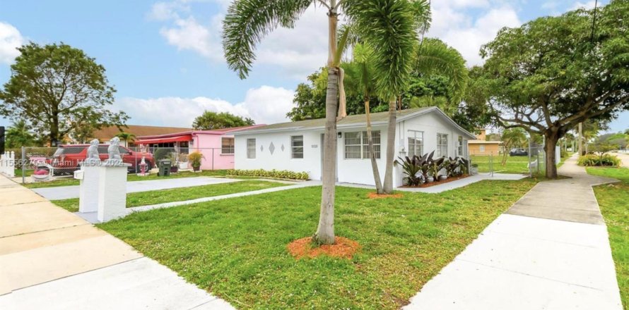 House in Delray Beach, Florida 3 bedrooms, 116.13 sq.m. № 2251509