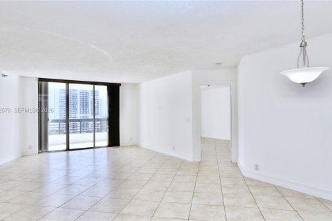 Condominio en venta en Aventura, Florida, 2 dormitorios, 125.7 m2 № 2056654 - foto 3