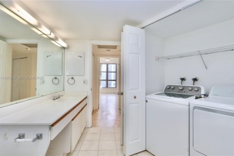 Condominio en venta en Aventura, Florida, 2 dormitorios, 125.7 m2 № 2056654 - foto 29