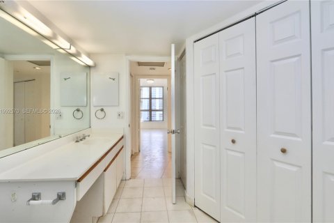 Condominio en venta en Aventura, Florida, 2 dormitorios, 125.7 m2 № 2056654 - foto 30