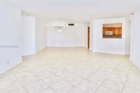 Condominio en venta en Aventura, Florida, 2 dormitorios, 125.7 m2 № 2056654 - foto 2