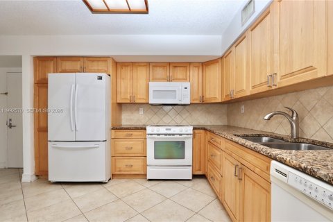 Condominio en venta en Aventura, Florida, 2 dormitorios, 125.7 m2 № 2056654 - foto 11