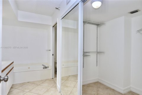Condominio en venta en Aventura, Florida, 2 dormitorios, 125.7 m2 № 2056654 - foto 19