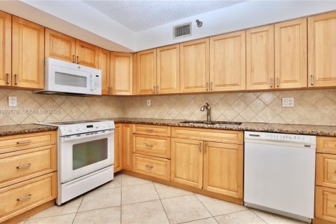 Condominio en venta en Aventura, Florida, 2 dormitorios, 125.7 m2 № 2056654 - foto 10