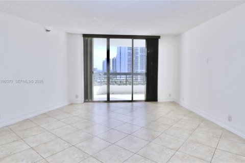 Condominio en venta en Aventura, Florida, 2 dormitorios, 125.7 m2 № 2056654 - foto 4