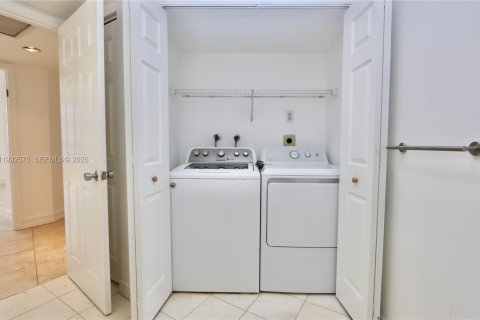 Condominio en venta en Aventura, Florida, 2 dormitorios, 125.7 m2 № 2056654 - foto 28