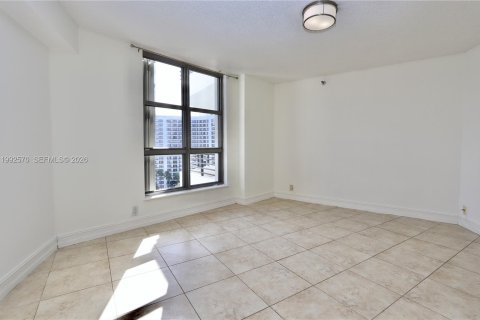 Condominio en venta en Aventura, Florida, 2 dormitorios, 125.7 m2 № 2056654 - foto 24
