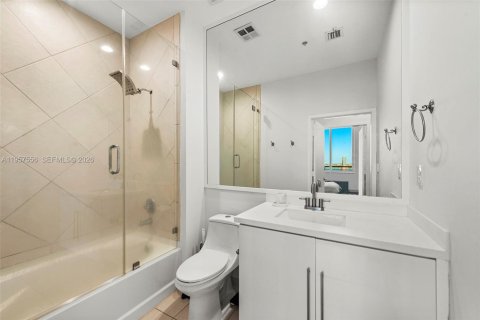 Condominio en venta en Miami, Florida, 1 dormitorio, 78.6 m2 № 2254705 - foto 10