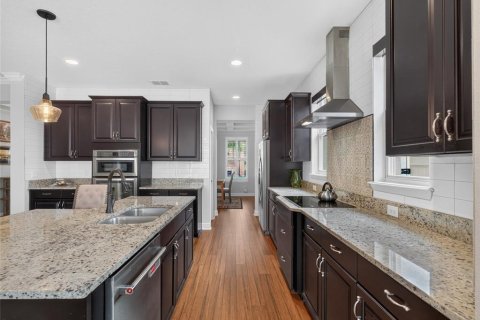 House in Windermere, Florida 4 bedrooms, 348.01 sq.m. № 2321417 - photo 11