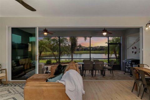 Villa ou maison à vendre à Lakewood Ranch, Floride: 4 chambres, 242.2 m2 № 2105445 - photo 3
