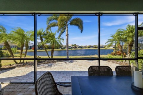 Villa ou maison à vendre à Lakewood Ranch, Floride: 4 chambres, 242.2 m2 № 2105445 - photo 2