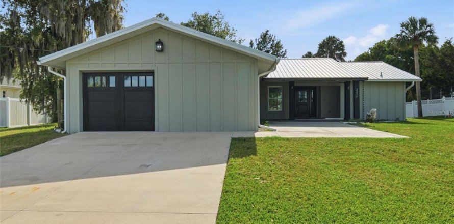 Villa ou maison à Crystal River, Floride 3 chambres, 161.84 m2 № 2342104