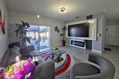 House in Davenport, Florida 5 bedrooms, 234.3 sq.m. № 1818830 - photo 6