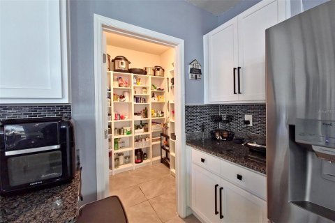 House in Davenport, Florida 5 bedrooms, 234.3 sq.m. № 1818830 - photo 12