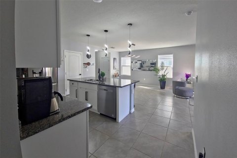 House in Davenport, Florida 5 bedrooms, 234.3 sq.m. № 1818830 - photo 11