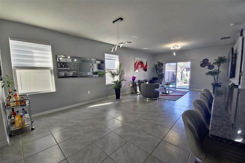 House in Davenport, Florida 5 bedrooms, 234.3 sq.m. № 1818830 - photo 10