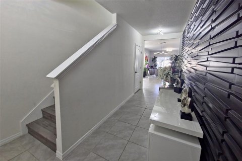 House in Davenport, Florida 5 bedrooms, 234.3 sq.m. № 1818830 - photo 3