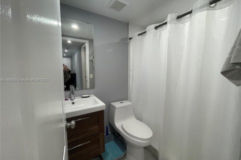 Condo in Hialeah Gardens, Florida, 2 bedrooms  № 1944955 - photo 10