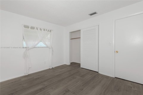 House in Pompano Beach, Florida 2 bedrooms, 96.06 sq.m. № 1969662 - photo 15