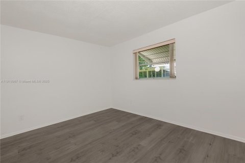 House in Pompano Beach, Florida 2 bedrooms, 96.06 sq.m. № 1969662 - photo 17