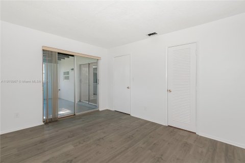 House in Pompano Beach, Florida 2 bedrooms, 96.06 sq.m. № 1969662 - photo 19