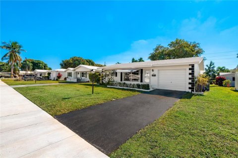 House in Pompano Beach, Florida 2 bedrooms, 96.06 sq.m. № 1969662 - photo 2