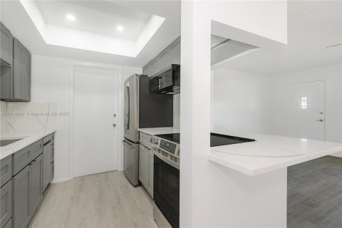 House in Pompano Beach, Florida 2 bedrooms, 96.06 sq.m. № 1969662 - photo 9