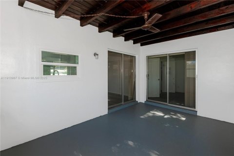 House in Pompano Beach, Florida 2 bedrooms, 96.06 sq.m. № 1969662 - photo 23