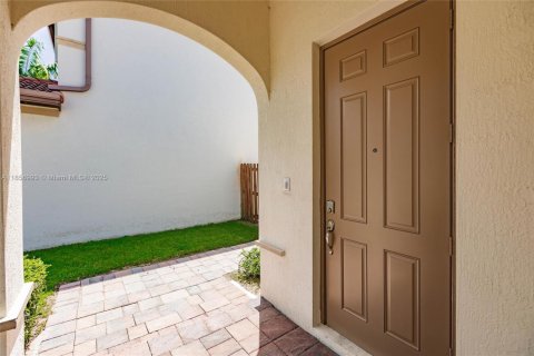 House in Cutler Bay, Florida 5 bedrooms, 270.9 sq.m. № 1920034 - photo 5