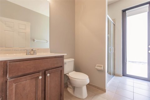 House in Cutler Bay, Florida 5 bedrooms, 270.9 sq.m. № 1920034 - photo 17