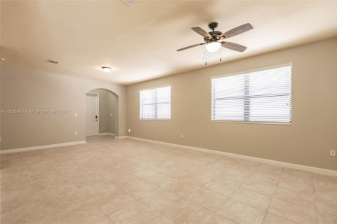 House in Cutler Bay, Florida 5 bedrooms, 270.9 sq.m. № 1920034 - photo 11