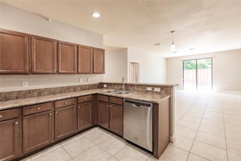 House in Cutler Bay, Florida 5 bedrooms, 270.9 sq.m. № 1920034 - photo 13