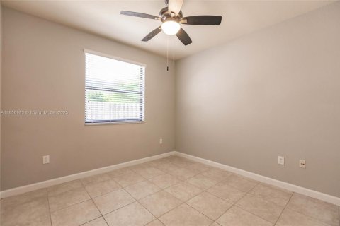 House in Cutler Bay, Florida 5 bedrooms, 270.9 sq.m. № 1920034 - photo 20