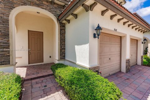 House in Cutler Bay, Florida 5 bedrooms, 270.9 sq.m. № 1920034 - photo 4