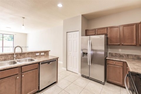 House in Cutler Bay, Florida 5 bedrooms, 270.9 sq.m. № 1920034 - photo 14