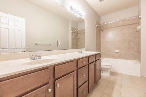 House in Cutler Bay, Florida 5 bedrooms, 270.9 sq.m. № 1920034 - photo 27