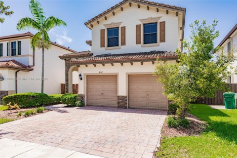 House in Cutler Bay, Florida 5 bedrooms, 270.9 sq.m. № 1920034 - photo 3