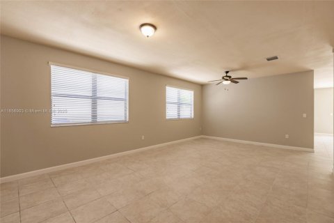 House in Cutler Bay, Florida 5 bedrooms, 270.9 sq.m. № 1920034 - photo 8