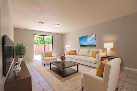 House in Cutler Bay, Florida 5 bedrooms, 270.9 sq.m. № 1920034 - photo 15