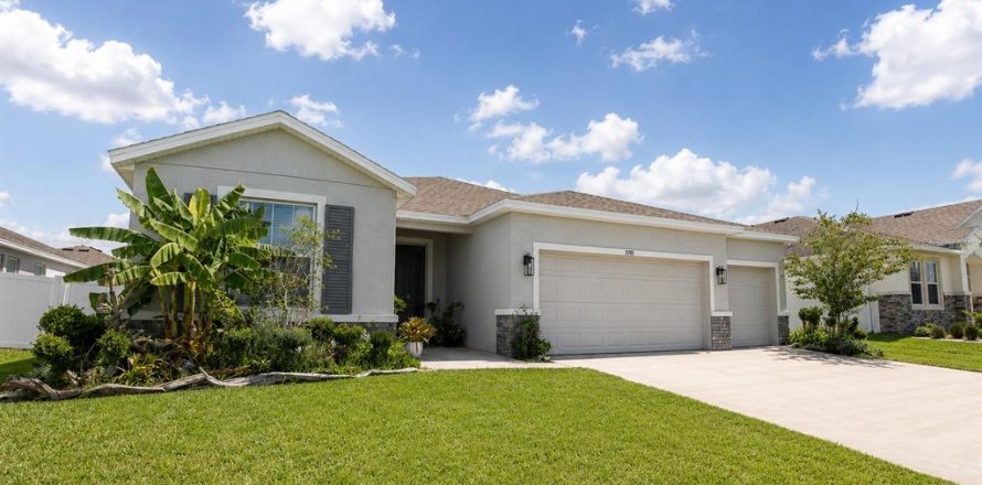 House in Ocala, Florida 4 bedrooms, 237.18 sq.m. № 2221364