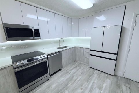 Condominio en venta en Tamarac, Florida, 2 dormitorios, 76.83 m2 № 1791042 - foto 3