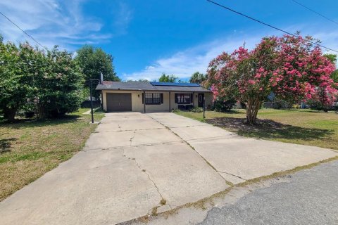 House in Ocala, Florida 3 bedrooms, 142.51 sq.m. № 1807489 - photo 1