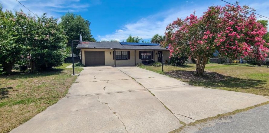 House in Ocala, Florida 3 bedrooms, 142.51 sq.m. № 1807489