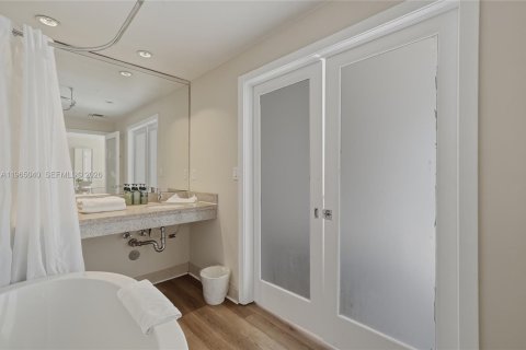 Hôtel, hôtellerie à vendre à Miami Beach, Floride: 1 chambre, 45.34 m2 № 2091195 - photo 11