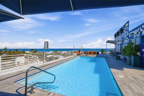 Hôtel, hôtellerie à vendre à Miami Beach, Floride: 1 chambre, 45.34 m2 № 2091195 - photo 21