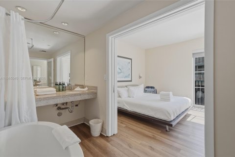 Hôtel, hôtellerie à vendre à Miami Beach, Floride: 1 chambre, 45.34 m2 № 2091195 - photo 12