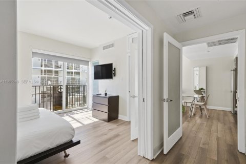 Hôtel, hôtellerie à vendre à Miami Beach, Floride: 1 chambre, 45.34 m2 № 2091195 - photo 13