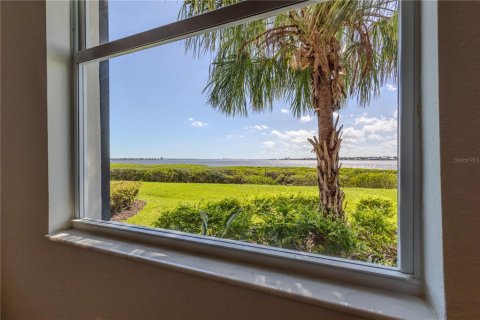Condo in Bradenton, Florida, 2 bedrooms  № 2216688 - photo 15