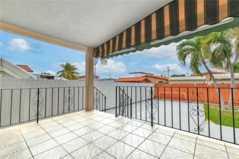 Villa ou maison à vendre à Miami, Floride: 3 chambres, 146.97 m2 № 1973478 - photo 8